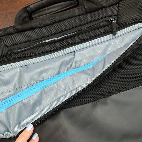 Dell Ecoloop Laptop Padded Multi Pocket Messenge Bag P/N:RH6W2 Mfg ID:9HATU - Picture 8 of 14